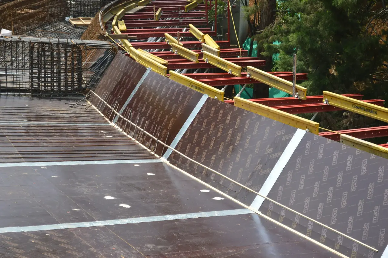 Fenólico Plyplus (Plywood)